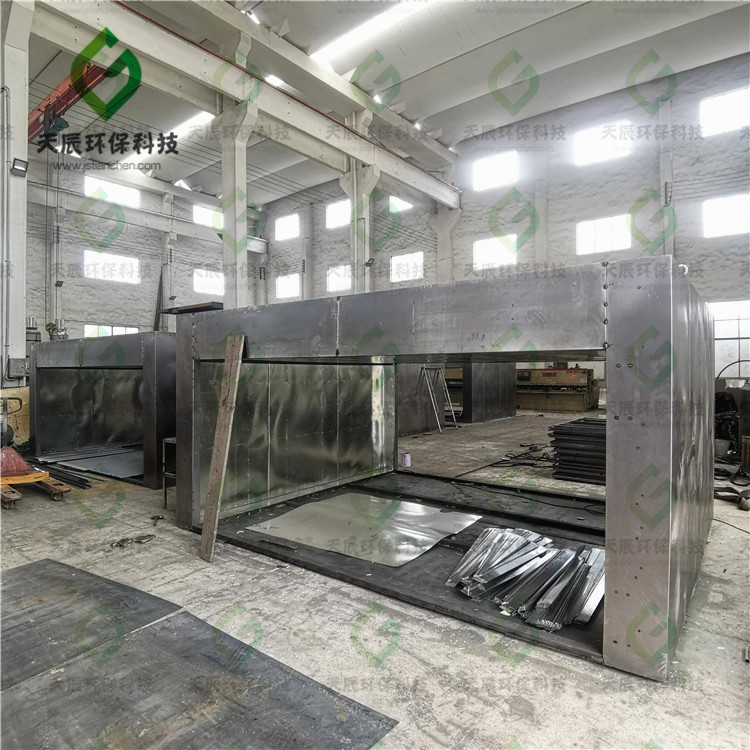 多台大型热风循环烘箱的生产现场